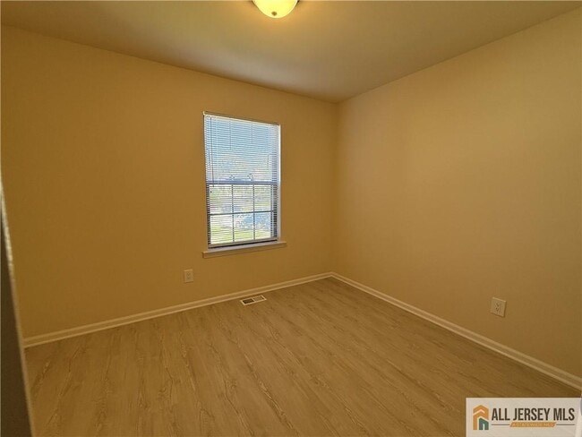 Building Photo - 2305 Deerfield Dr