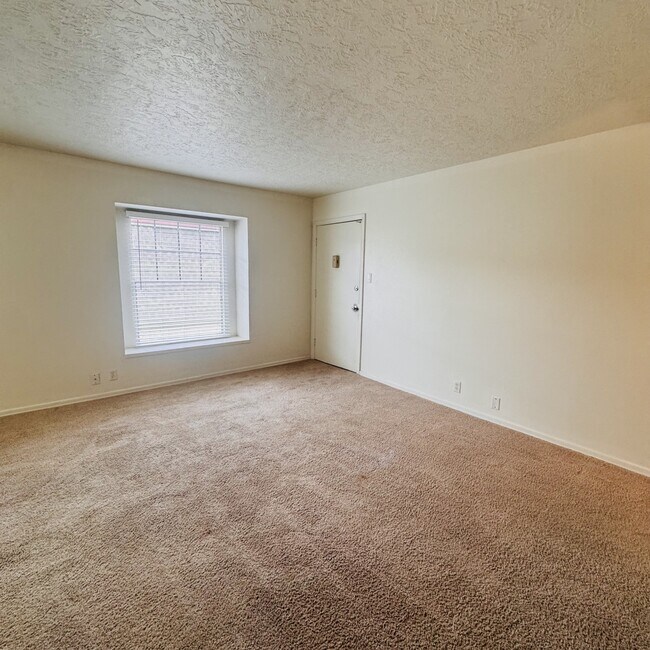 Building Photo - 2901 Helena Ave