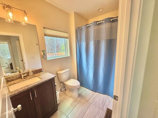 Building Photo - 1001 Sunset Rd