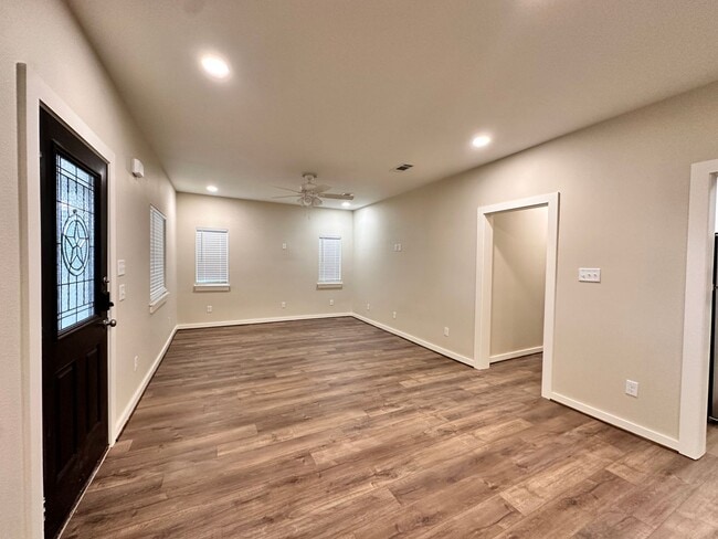 Building Photo - 3 Bed House Close to Historical Downtown Bryan