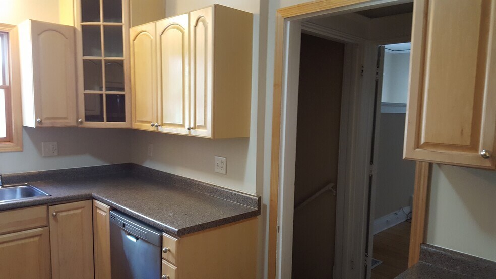 Kitchen - 1005 1st St SW