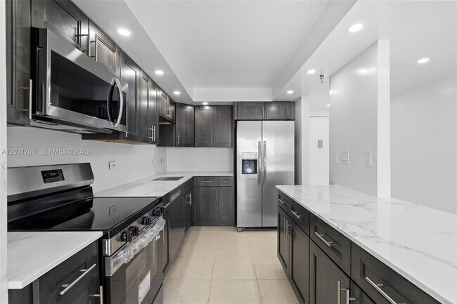 Building Photo - 20505 E Country Club Dr