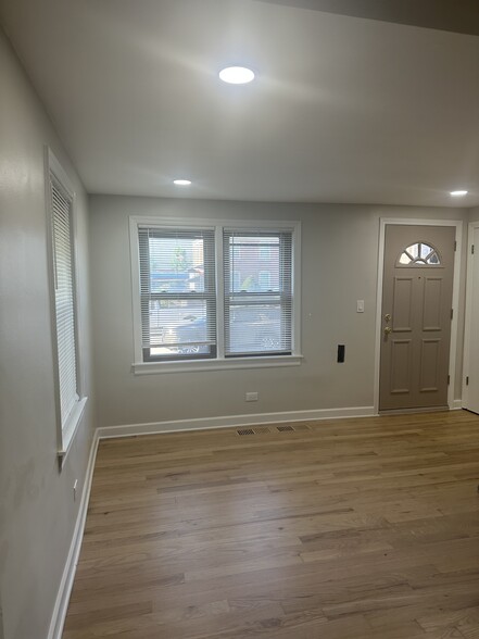 Building Photo - 5135 W 63rd Pl