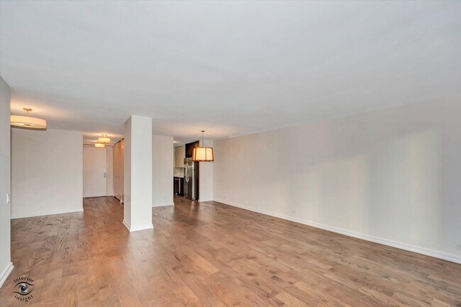 Building Photo - 200 E Delaware Pl