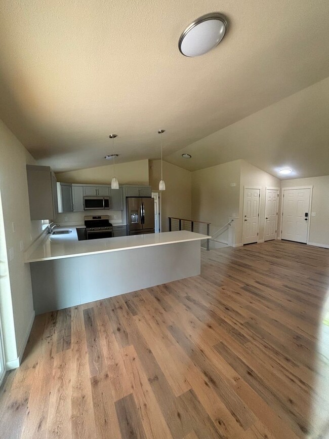 Building Photo - SINGLE FAMILY HOME IN PRAIRIE FALLS (P#94)