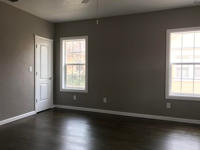 Building Photo - 2014 Victory Ave
