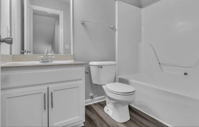 Building Photo - Adorable 3BD/2BA home in Murfreesboro with deck & attached garage!