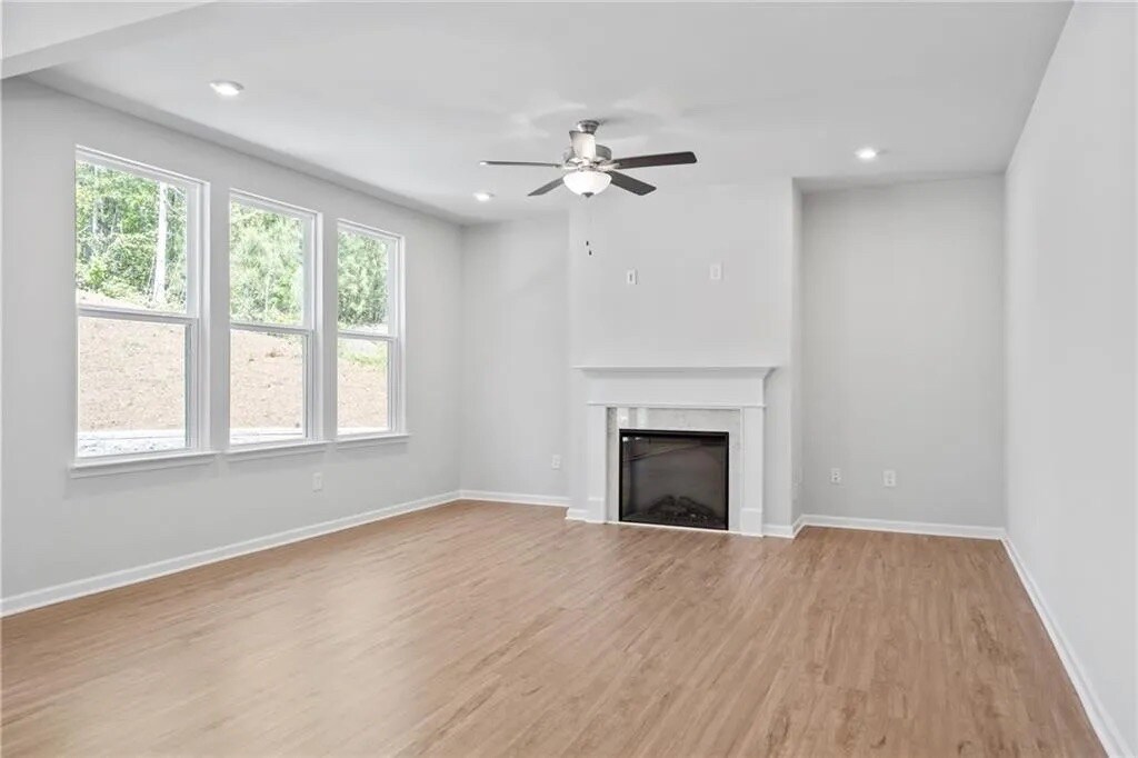 Building Photo - Room in House on Riverwood Dr