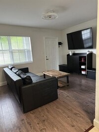 Building Photo - 6104 Cresthaven Ct