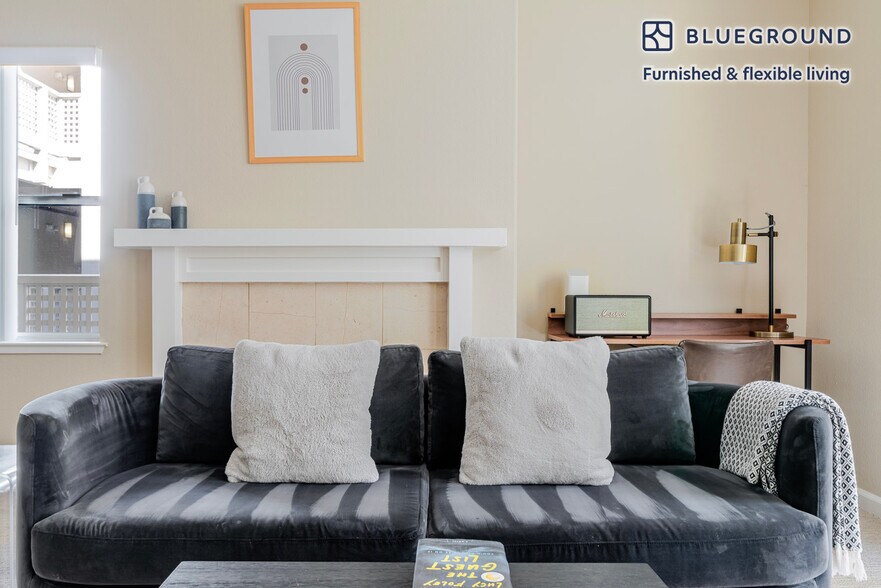 Building Photo - 800 High School Way