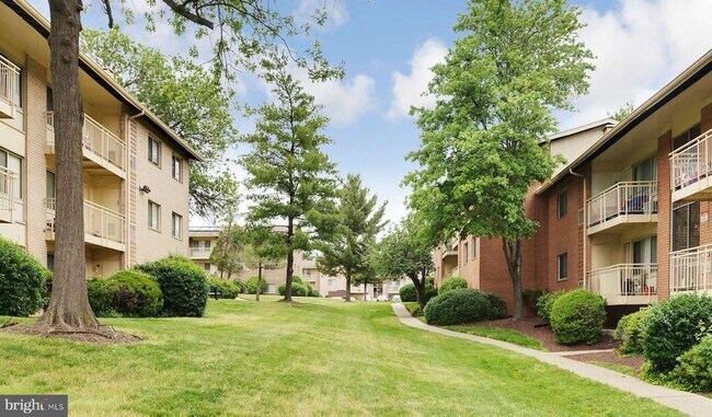 Building Photo - 3747 Donnell Dr
