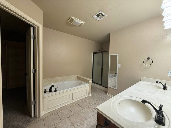 Building Photo - 13167 E 131st St N