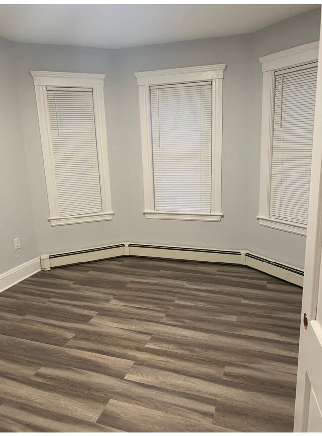 Building Photo - 412 Talbot Ave