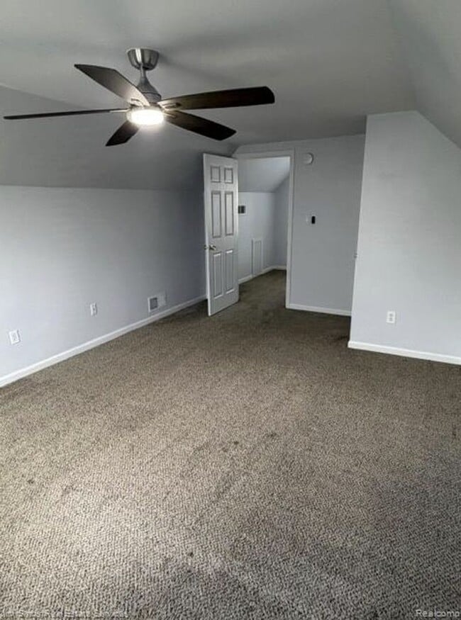 Building Photo - 1424 Chapin Ave