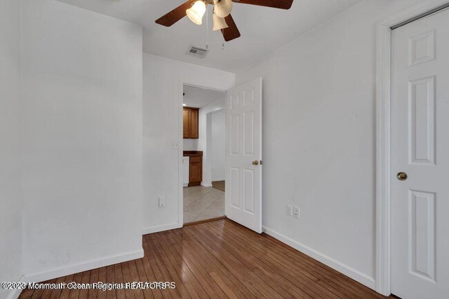 Building Photo - 1708 Lake Dr