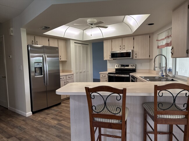 Building Photo - 2220 Jackson Heights Dr