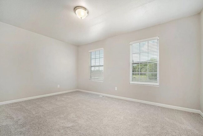 Building Photo - Newer Home in Howell for Lease