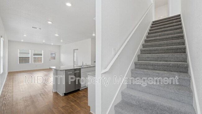 Building Photo - 255 Granary Dr