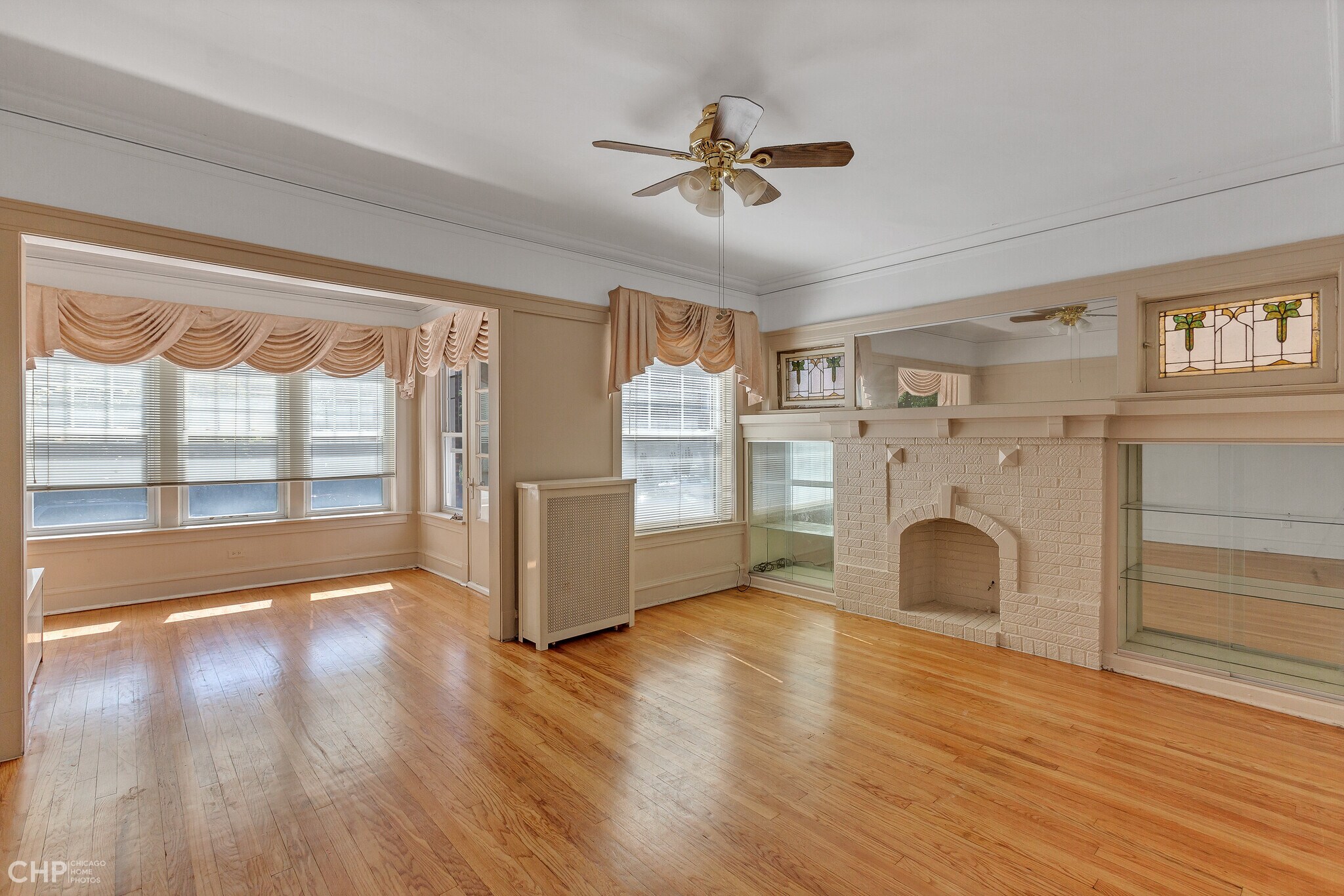 Building Photo - 6528 N Bosworth Ave