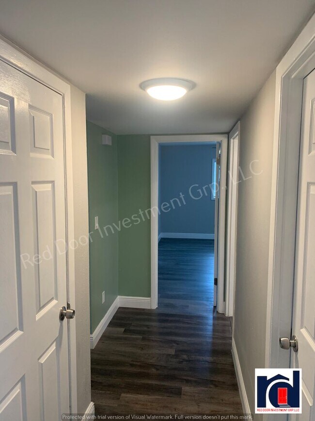 Building Photo - 2 Bedroom 1.5 Bath in the Heart of Downtow...