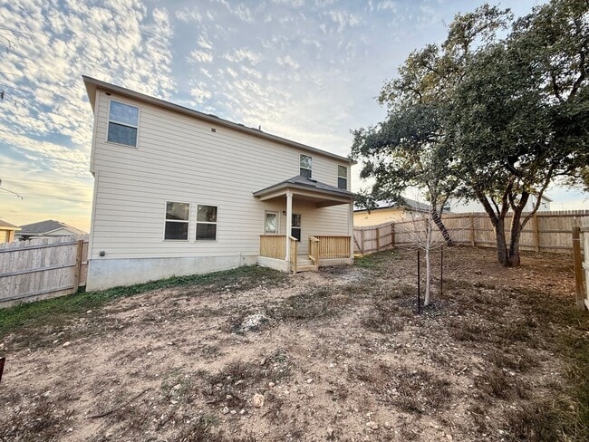 Building Photo - Modern Comfort and Stylish Living