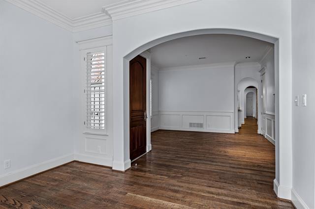 Building Photo - 4318 University Blvd