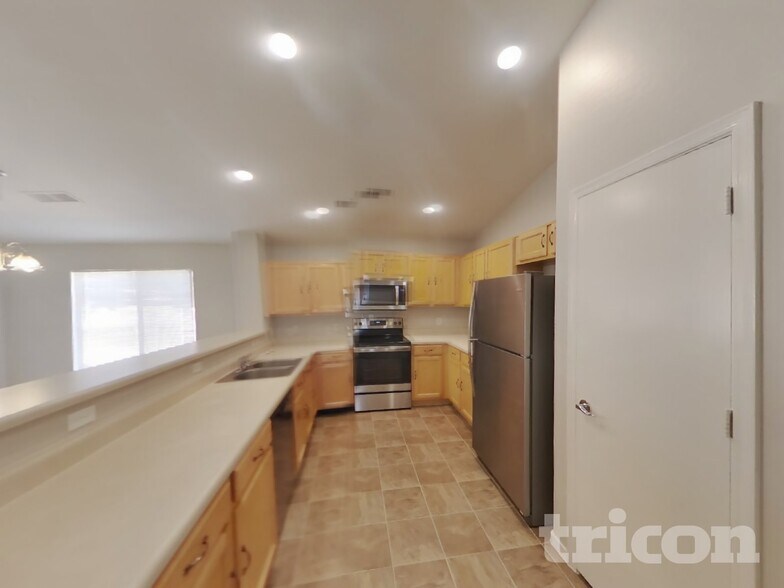 Building Photo - 8520 W Sonora St