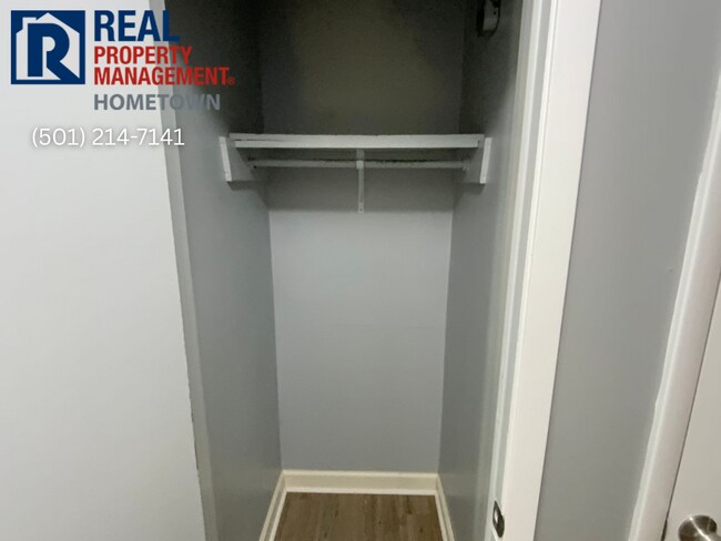 Building Photo - 4013 Wooddale Dr