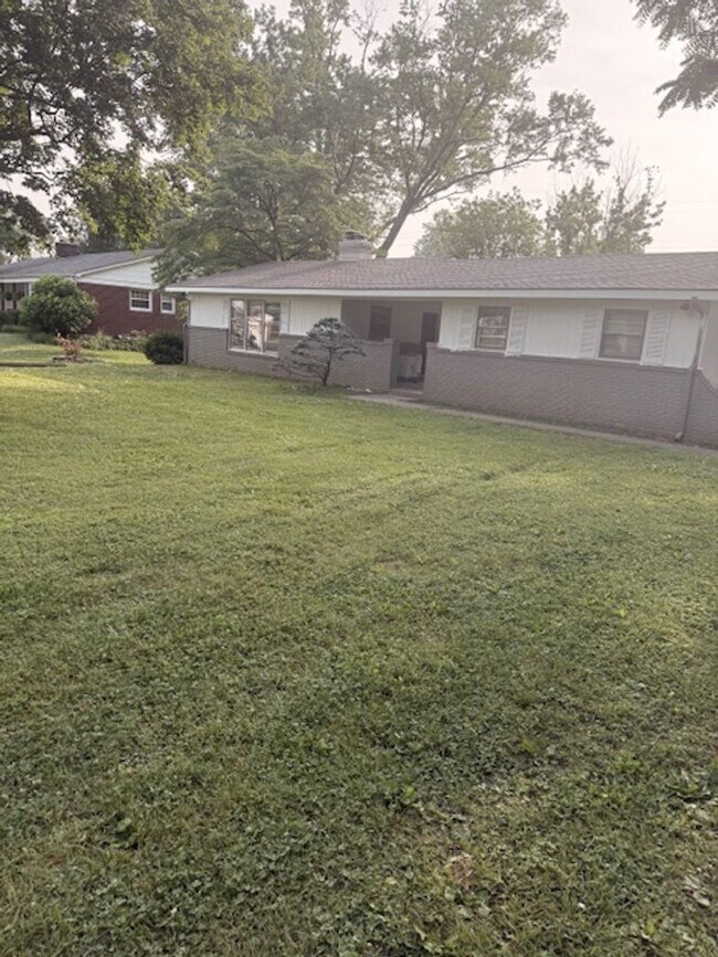 Building Photo - Completely remodeled 3 bedroom, 2 bath hom...