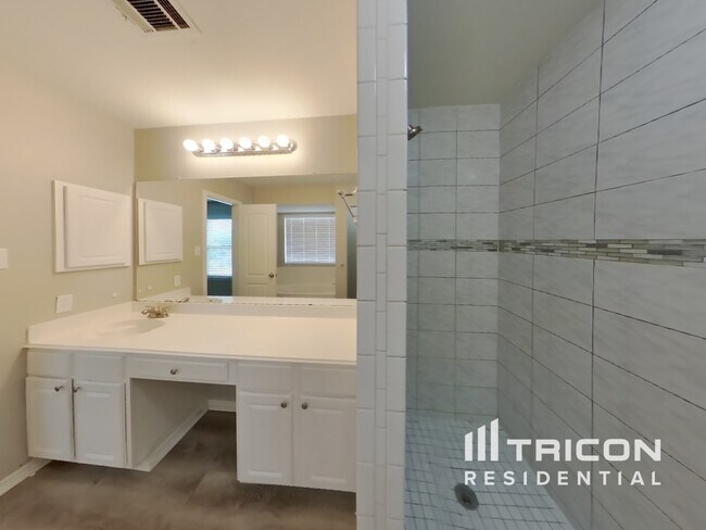 Building Photo - 9418 Live Point