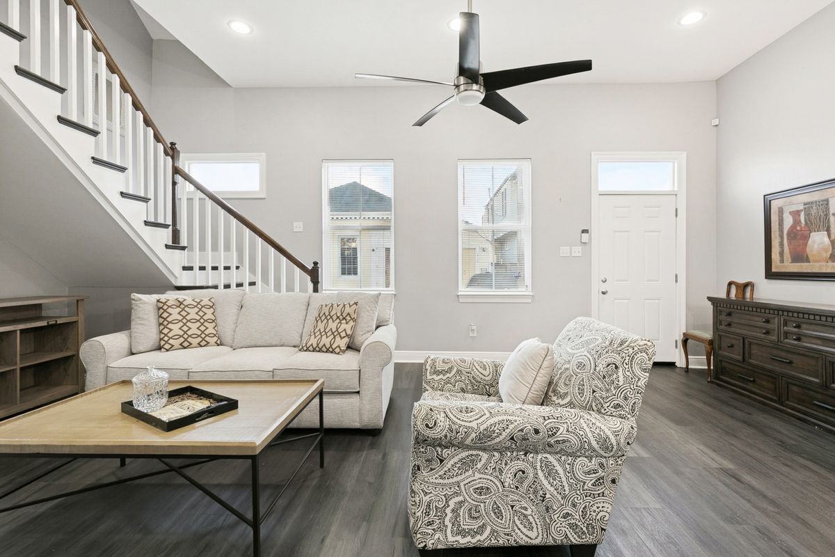 Building Photo - 2133 Dumaine St