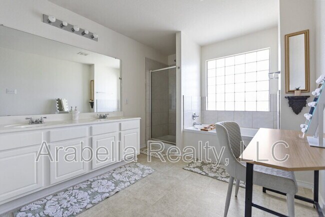 Building Photo - 9810 Moffitt Dr