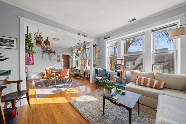 Building Photo - 3008 W Cullom Ave