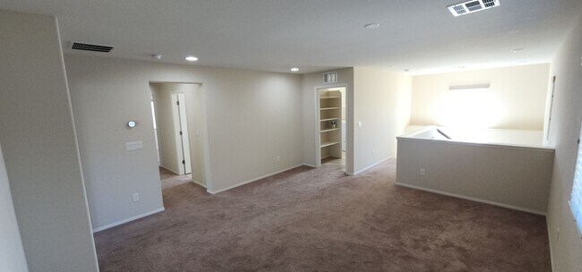 Building Photo - Beautiful 4BED / 3BATH home!