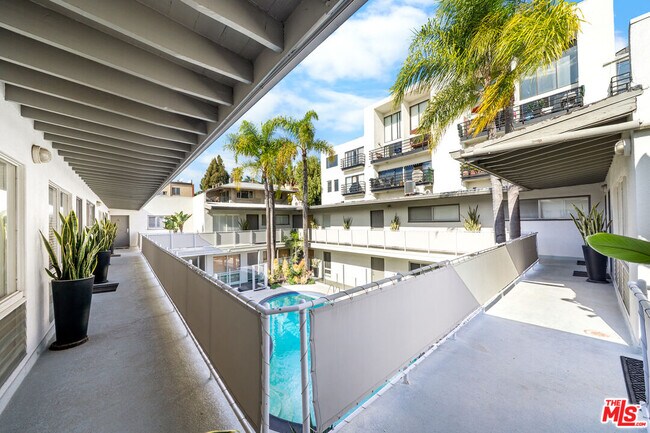 Building Photo - 1145 Larrabee St