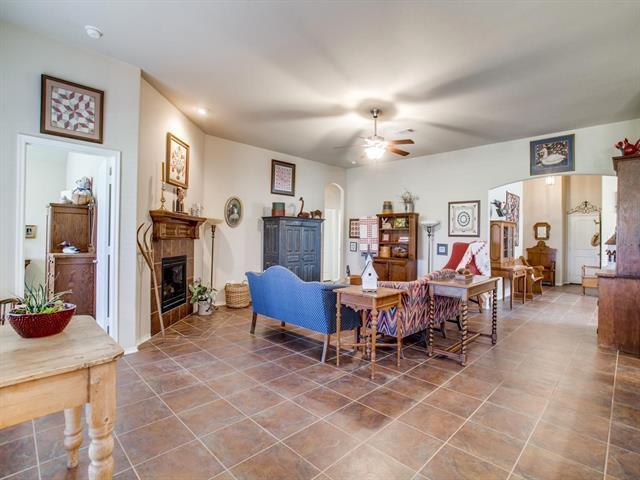 Building Photo - 9744 Water Tree Dr