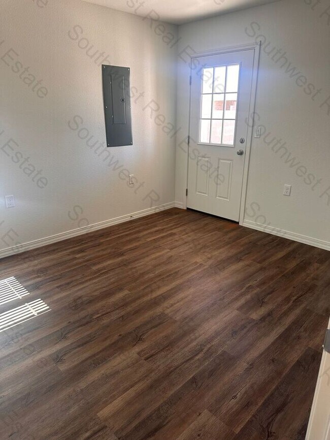 Building Photo - New Spacious 2 bedroom 2 bath Duplex.