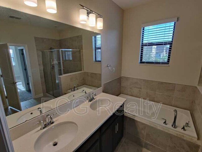 Building Photo - 1242 Sandwedge St