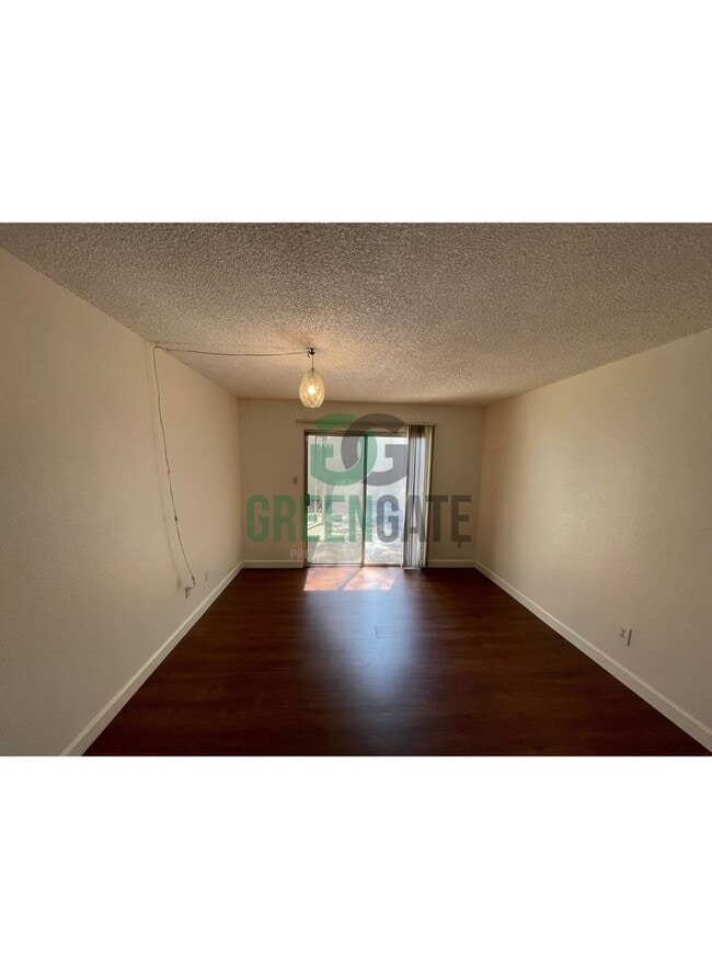 Building Photo - 3 BEDROOM 2 BATH HOME MOVE IN READY IN MODESTO!