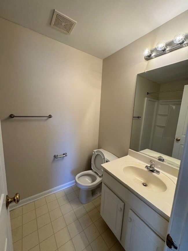 Building Photo - ****** $200 OFF FIRST FULL MONTH OF RENT ******