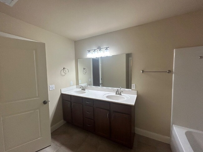 Building Photo - 3-Bedroom 2.5 Bathroom with Walk In Closets and 2-Car Garage For Rent