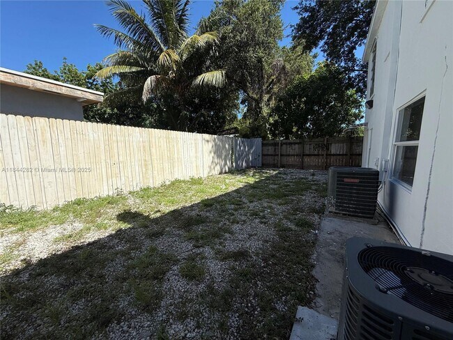 Building Photo - 3376 NW 49th St