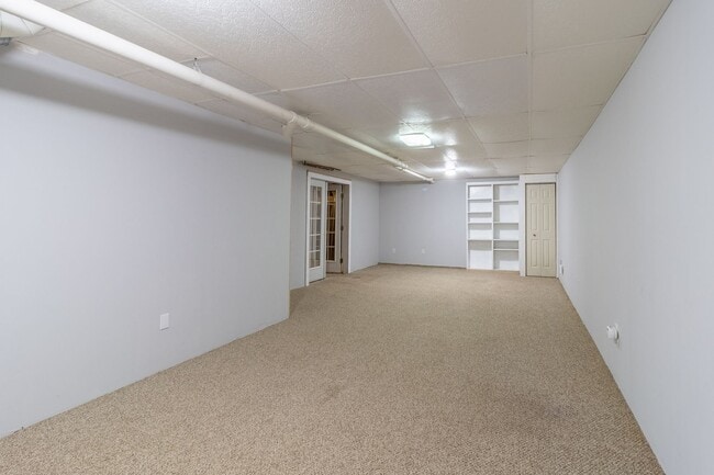Building Photo - Charming Country Colonial on Cul-de-Sac, 4...