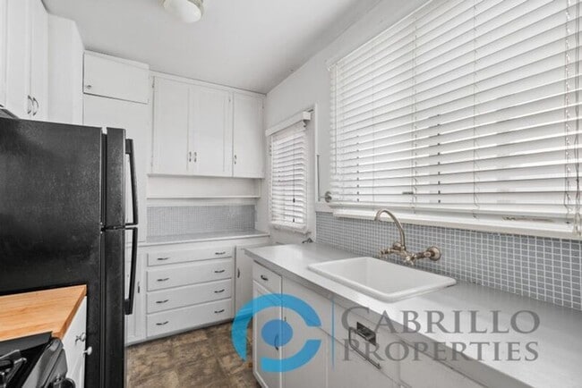 Building Photo - 4332 Cleveland Ave