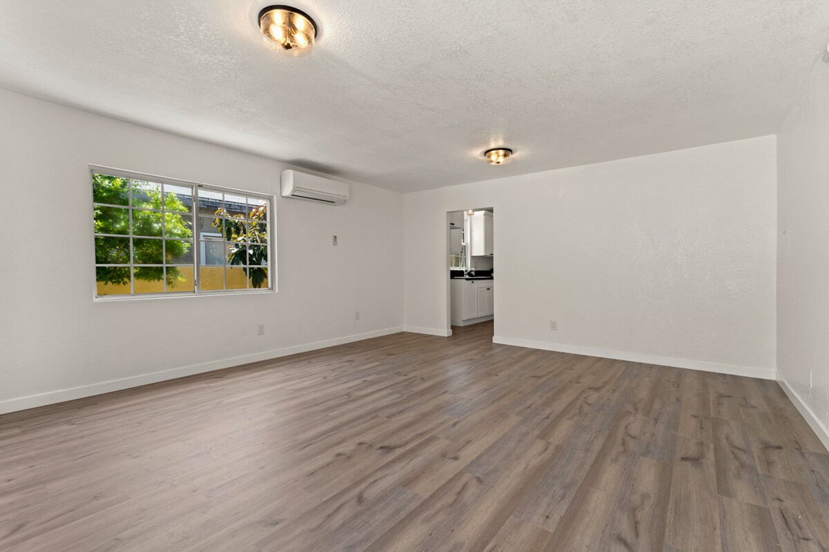 Building Photo - 2218 S Redondo Blvd