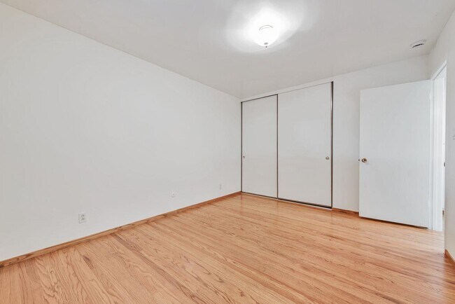 Building Photo - 939 Poplar Ave