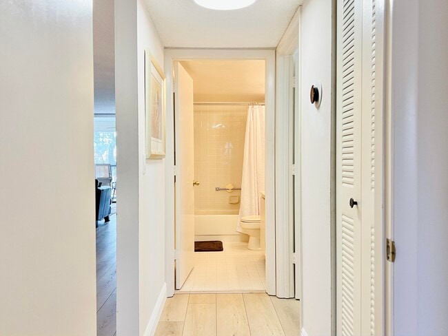 Building Photo - 4725 Lucerne Lakes Blvd E