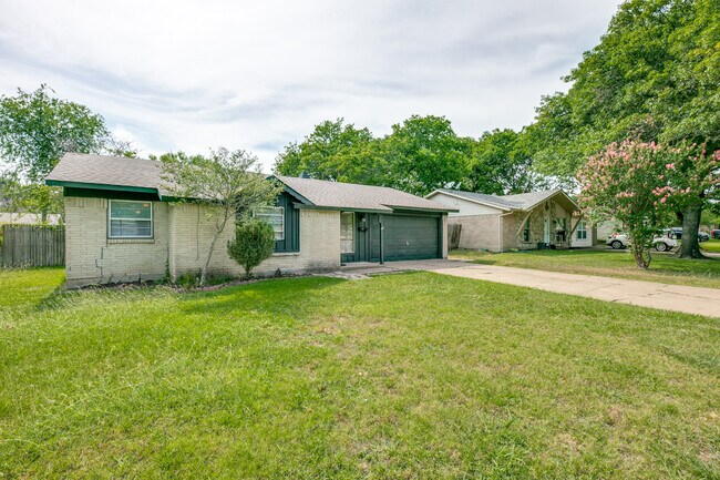 Building Photo - 209 Wake Dr