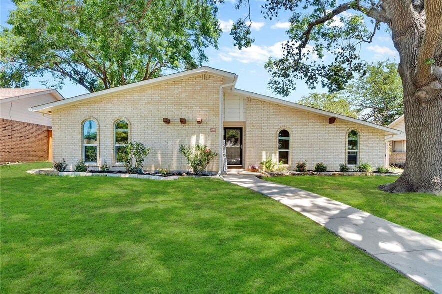 Primary Photo - 2213 Overglen Dr