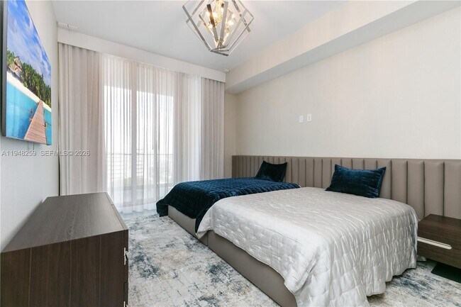 Building Photo - 17901 Collins Ave